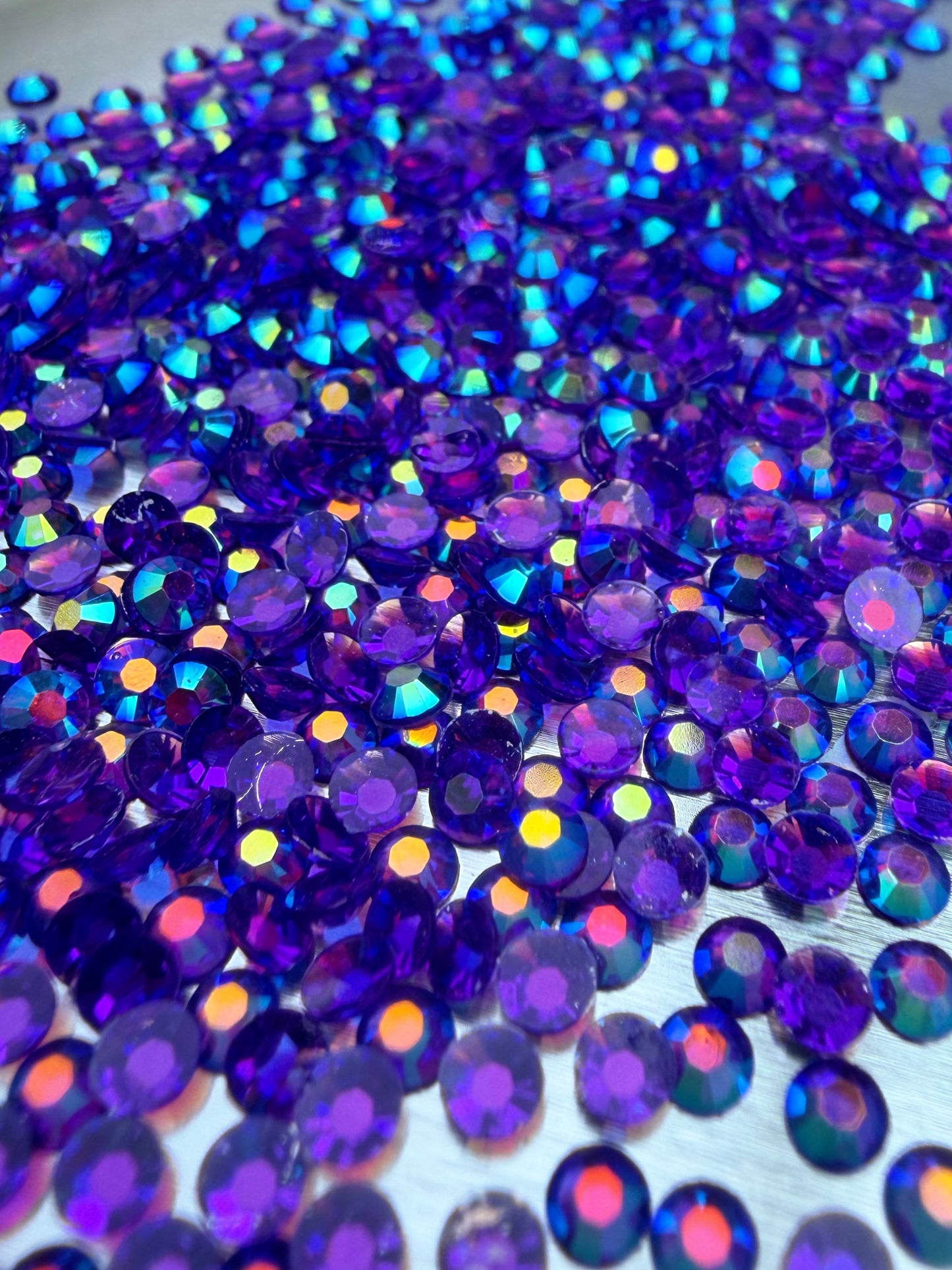 Fioles de strass à coller - Violet indigo AB Transparent - 3 mm